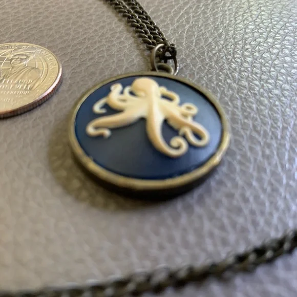 Octopus Pendant - Picture 4 of 4